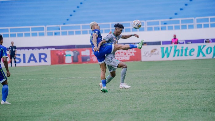 Laga Persib vs Persebaya merupakan laga Liga 1 2022/2023 pekan ke-13. Laga digelar di Stadion Jatidiri Semarang pada Sabtu (10/12/2022) pukul 15.00 WIB.