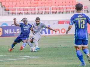 Susunan Pemain Persebaya Vs Persib: Teja Kembali di Bawah Mistar