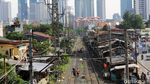 Potret Permukiman Padat di Bantaran Rel Kereta Api