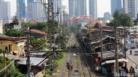 Sementara itu angka kemiskian ekstrem per september 2022 turun 3,79 persen dari sebelumnya 4 persen.