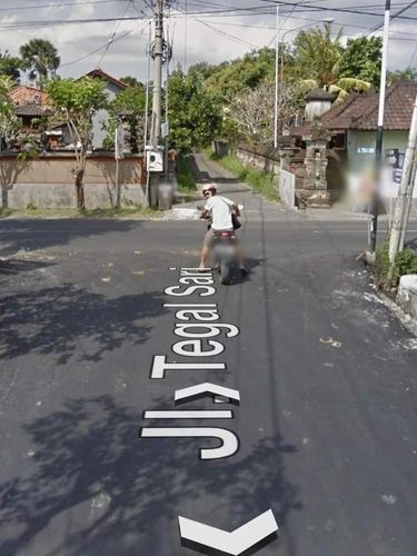 Potret simpang Jalan Tegal Sari, Desa Tibubeneng, Badung, Bali, yang masih lengang dilihat dari foto satelit tahun 2013.