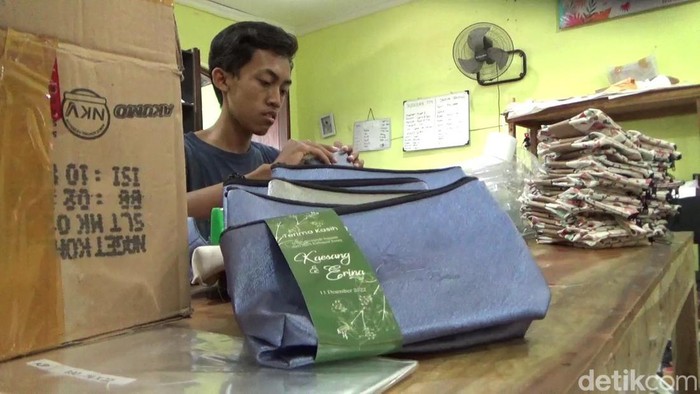 Potret suvenir Tasyakuran Pernikahan Kaesang-Erina. Suvenir ini dibuat di Sukoharjo.