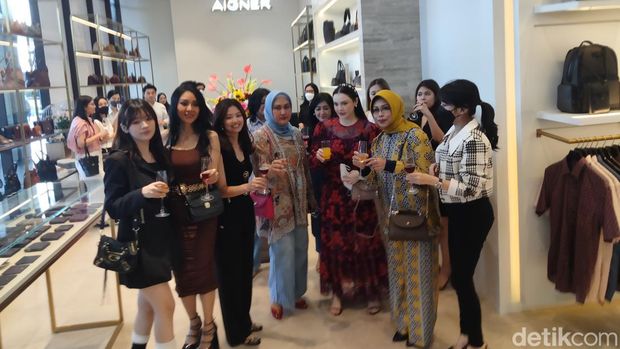 Produk Aigner di Trans Icon Mall Surabaya