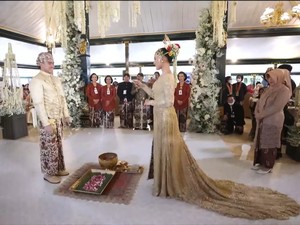 Upacara Panggih dalam Pernikahan Adat Jawa: Rangkaian Acara dan Maknanya