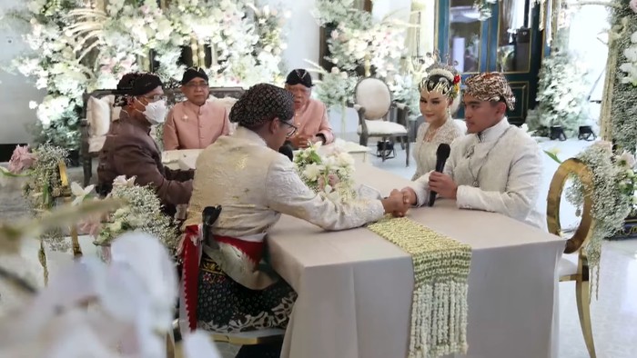 Putra Presiden Jokowi, Kaesang Pangarep menikah dengan Erina Gudono. Begini ekspresi Kaesang saat menjalani proses ijab kabul. (YouTube Presiden Joko Widodo)