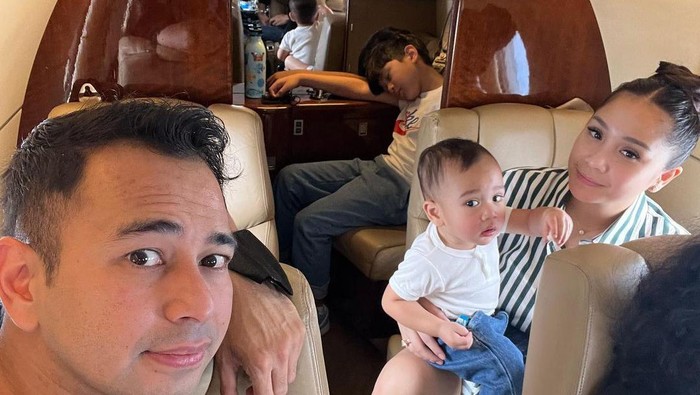 Dipakai Raffi Cs ke Kondangan Kaesang, Siapa yang Langganan Sewa Jet Pribadi? Dipakai Raffi Cs ke Kondangan Kaesang, Siapa yang Langganan Sewa Jet Pribadi?