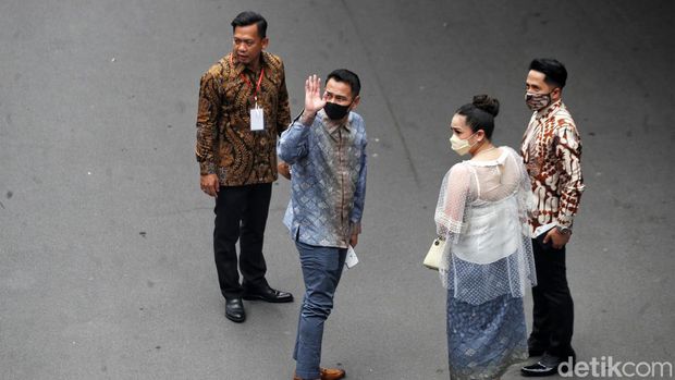 Prosesi akad nikah Kaesang-Erina digelar di Pendopo Royal Ambarrukmo Yogyakarta, Sabtu (10/12/2022). Raffi Ahmad dan Nagita Slavina hadir dalam akad nikah tersebut.