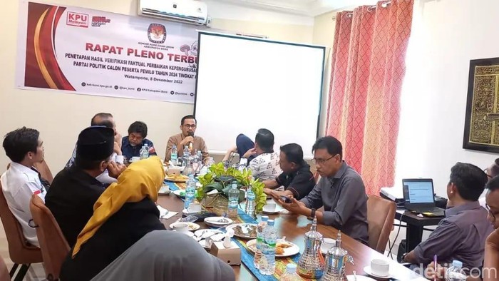 Rapat pleno KPU Bone.