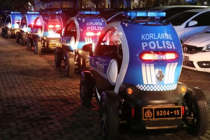 Renault Twezy jadi mobil patroli polisi di nikahan Kaesang-Erina. Renault Twezy jadi mobil patroli polisi di nikahan Kaesang-Erina.