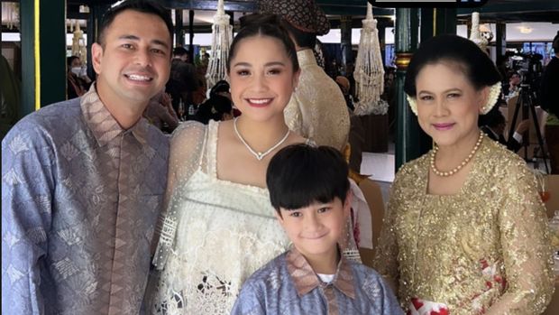 Sederet artis seperti Raffi Achmad, Nagita Slavina, Desta, Irfan Hakim dan Chef Arnold ikut hadir di acara akad nikah kedua mempelai. (Tangkapan Layar Story Instagram raffinagita1717)