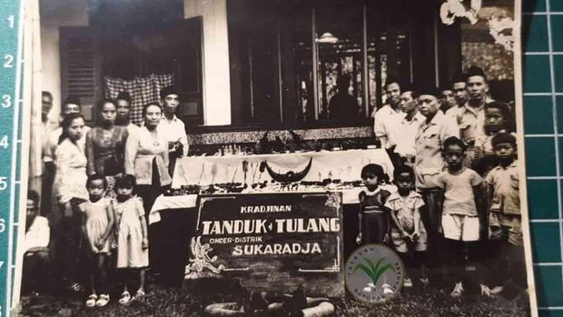 Sentra kerajinan tanduk di Kampung Inggris pada masa lalu.