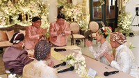 Menteri PUPR Basuki Hadimuljono menjadi saksi nikah dari Kaesang. Sedangkan Mensesneg Pratikno menjadi saksi Erina.