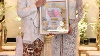 Untuk maskawin atau mahar, Kaesang Pangarep memberikan seperangkat alat salat, uang sejumlah Rp 300 ribu dan empat logam mulia yakni seberat 10 gr, 12 gr, 20 gr dan 22 gram yang melambangkan tanggal pernikahan keduanya.