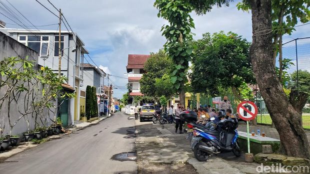 Suasana terkini rumah Erina Gudono calon istri Kaesang Pangarep, Sabtu (10/12/2022).