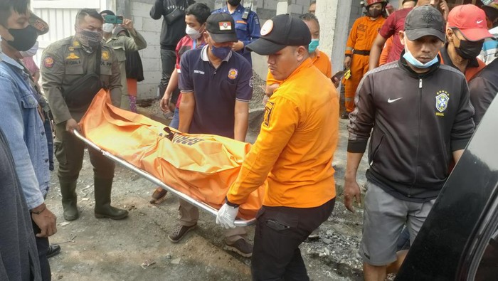 tukang tewas terjatuh