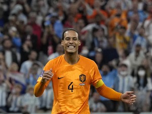 Van Gaal Tuding Piala Dunia 2022 Settingan,Van Dijk Tak Sepakat