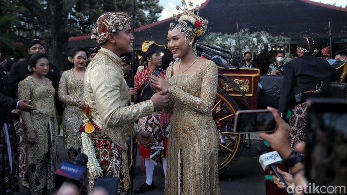 Wajah Semringah Kaesang-Erina Setelah Sah Jadi Suami Istri Kaesang Pangarep dan Erina Sofia Gudono telah resmi menjadi suami istri, Sabtu (10/12/2022). Keduanya pun terlihat semringah.