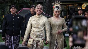 Wajah Semringah Kaesang-Erina Setelah Sah Jadi Suami Istri