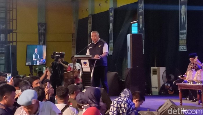 Waketum NasDem Ahmad Ali saat temu kader dan relawan di Makassar, Sulsel.