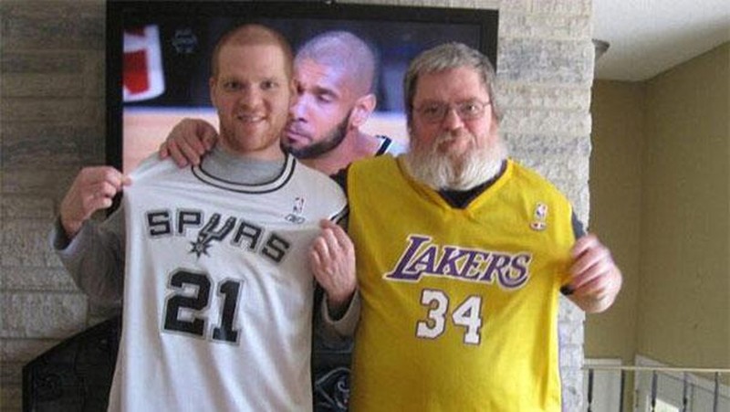 Waktu yang tepat, dapat membuat momen menjadi sebuah foto yang unik dan menarik. Seperti foto-foto berikut ini.