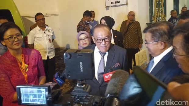 Aburizal Bakrie di Puro Mangkunegaran, Minggu (11/12/2022) malam.