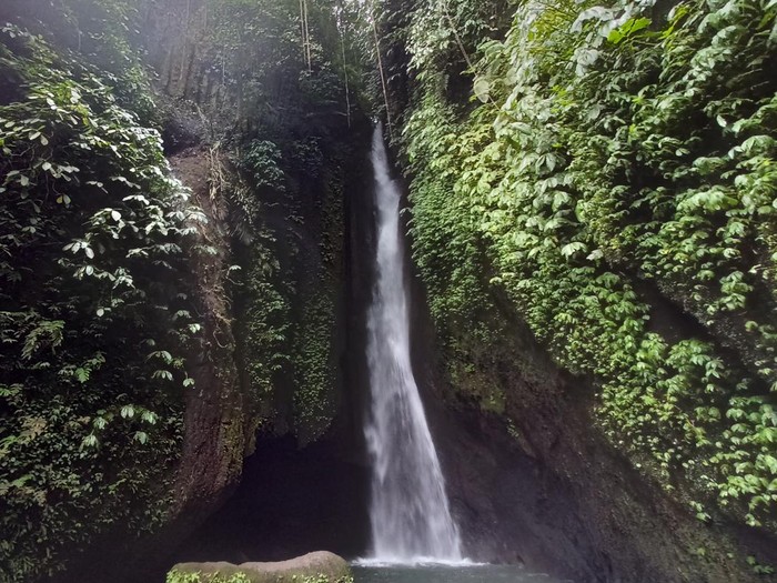 Air Terjun Leke-leke di Banjar Kerobokan, Desa Mekarsari, Kecamatan Baturiti, Kabupaten Tabanan, Bali.