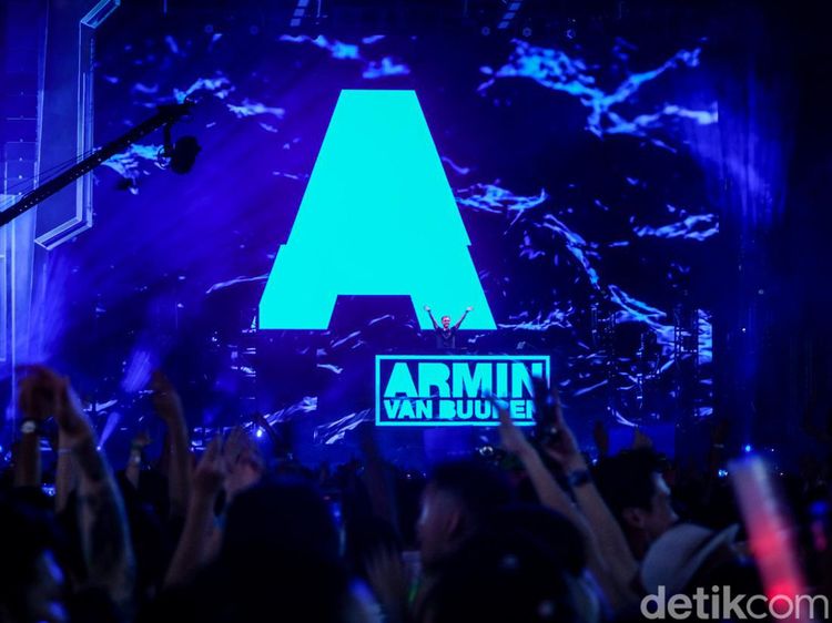 Aksi Armin van Buuren Sukses Gebrak Hari Kedua DWP