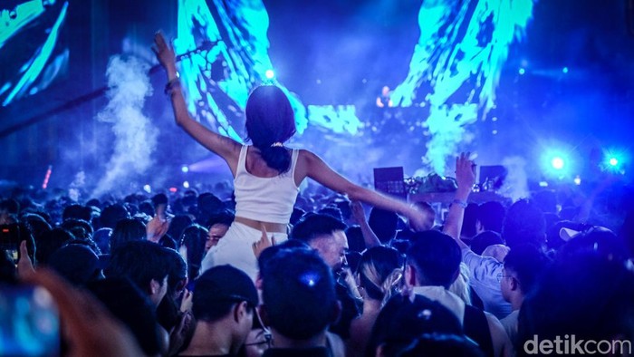 Aksi Armin van Buuren Sukses Gebrak Hari Kedua DWP