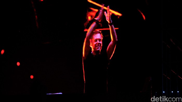 Aksi Armin van Buuren Sukses Gebrak Hari Kedua DWP