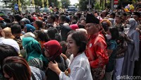Para warga sangat antusias untuk menghadiri acara tersebut.