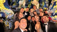 Pose jongkok Anya Geraldine juga menjadi sorotan karena dianggap tidak sopan. Foto: instagram