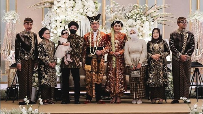 Momen Atta Halilintar dan Aurel menghadiri tasyakuran pernikahan Kaesang dan Erina di Puro Mangkunegaran, Minggu (11/12/2022).