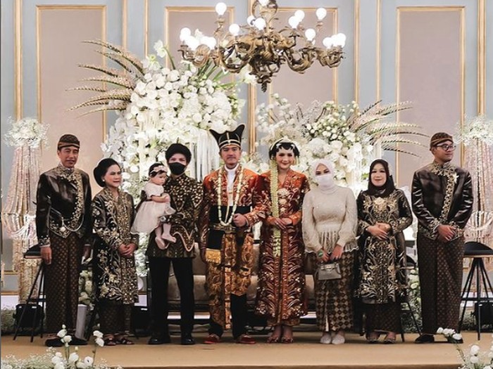 Momen Atta Halilintar dan Aurel menghadiri tasyakuran pernikahan Kaesang dan Erina di Puro Mangkunegaran, Minggu (11/12/2022).