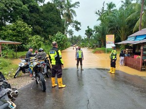 Banjir Rendam 4 Kecamatan di Madina, Akses Jalan Terputus