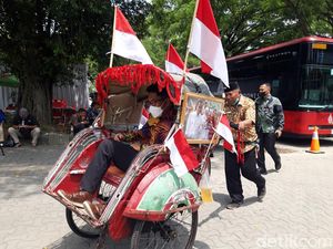 Momen Tamu Tasyakuran Kaesang-Erina Diantar Naik Becak