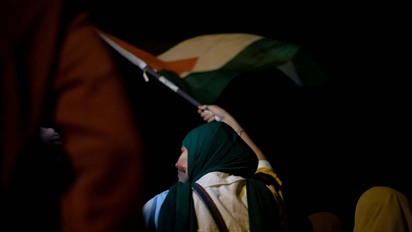 Bendera Palestina Berkibar di Tengah Pesta Pendukung Maroko