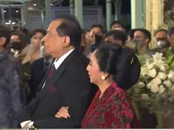 Chairul Tanjung dan Istri Hadiri Tasyakuran Kaesang-Erina di Mangkunegaran