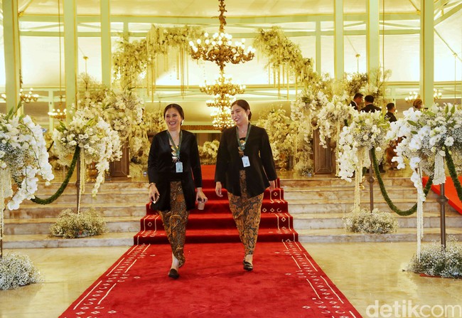 Hampir semua sudut Instagramable. Karpet merah mengantarkan para tamu menuju pelaminan.  (Foto: Pradita Utama/detikcom)