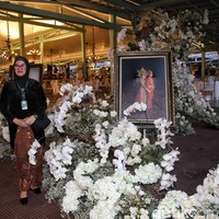 Bukan tanpa alasan bunga serba putih mendominasi dekorasi pernikahan Kaesang dan Erina. Ada sentuhan yang sangat personal mengingat Erina sangat menyukai bunga serba putih. (Foto: Pradita Utama/detikcom)