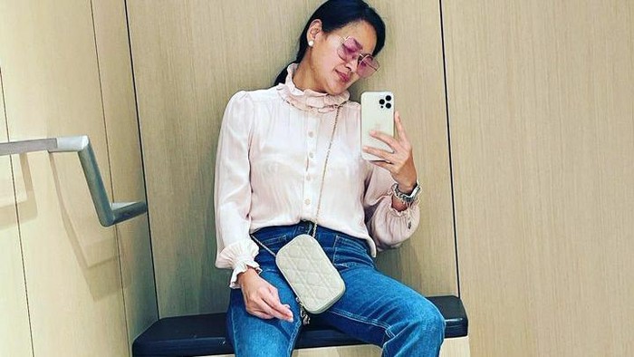 7 Pesona Donna Harun Awet Muda di Usia 50, Minum Air Putih Sesering Ini