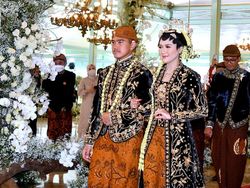 Curhatan Kocak Netizen Nonton Prosesi Pernikahan Kaesang-Erina