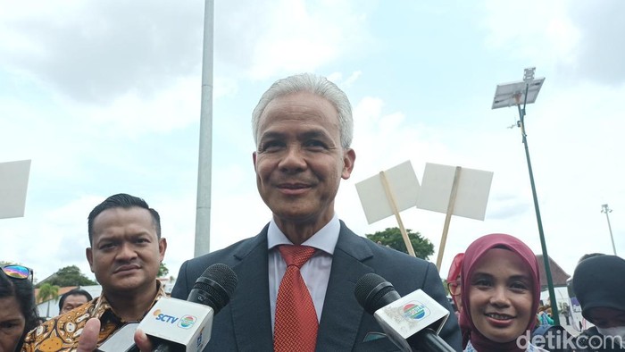 Gubernur Jawa Tengah Ganjar Pranowo di tasyakuran Kaesang Pangarep dan Erina Gudono, Minggu (11/12/2022)