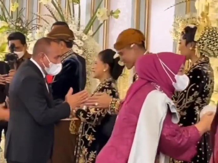 Gubsu Edy saat menghadiri tasyakuran pernikahan Kaesang dan Erina