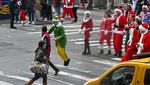 Jalanan New York Dipenuhi Ratusan Sinterklas, Ada Apa?