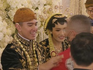 3 Jam Terima Tamu Tasyakuran, Kaesang-Erina Masih Full Senyum