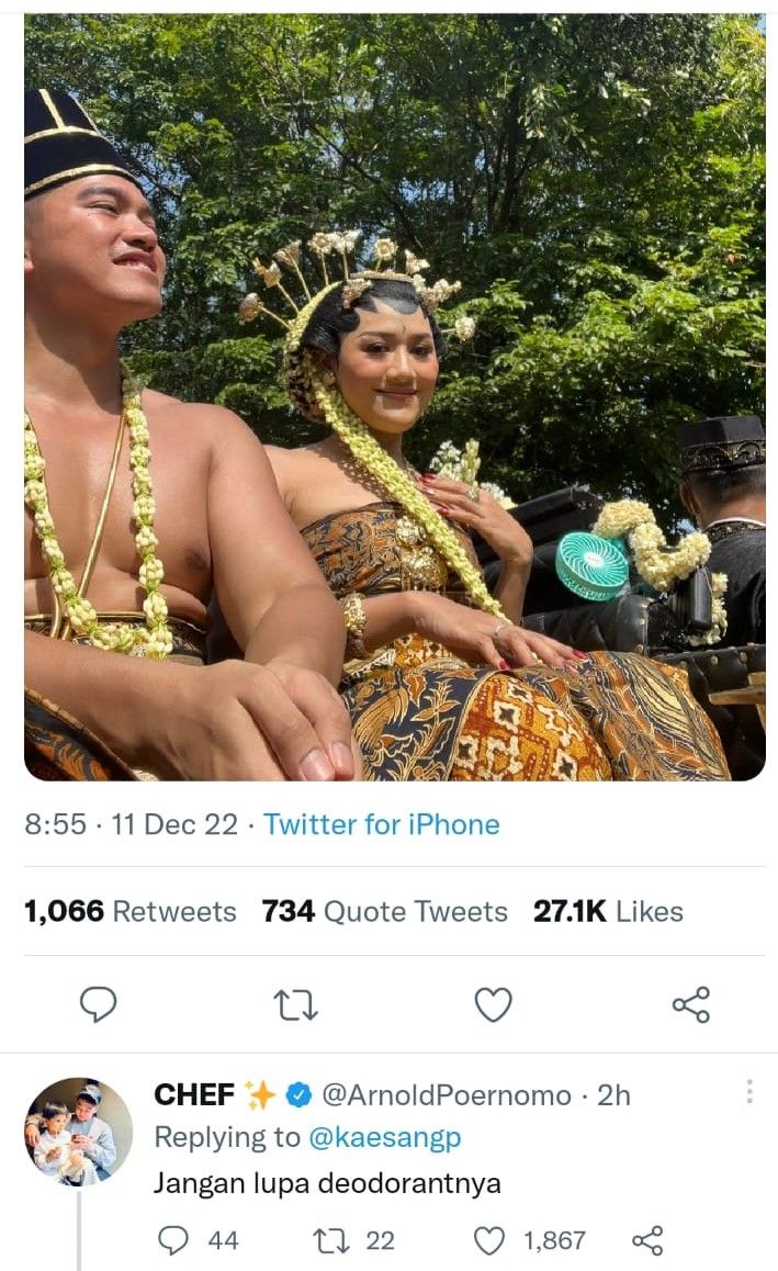 Kaesang Pangarep dan Erina Gudono saat kirab menuju ke Puro Mangkunegaran