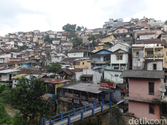 Kampung Pelangi 200 Bandung.