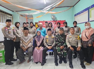 Temui Warga, Kasat Lantas Polres Depok Ditanya-tanya soal Bikin SIM