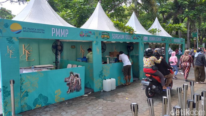Kondisi stand makanan yang habis diserbu pengunjung, Minggu (11/12/2022).