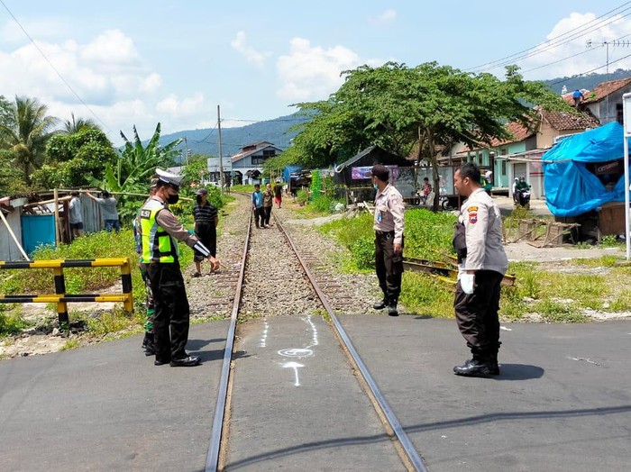 Lokasi kecelakaan yang melibatkan kereta wisata di wilayah Ambarawa, Semarang, Minggu (11/12/2022).
